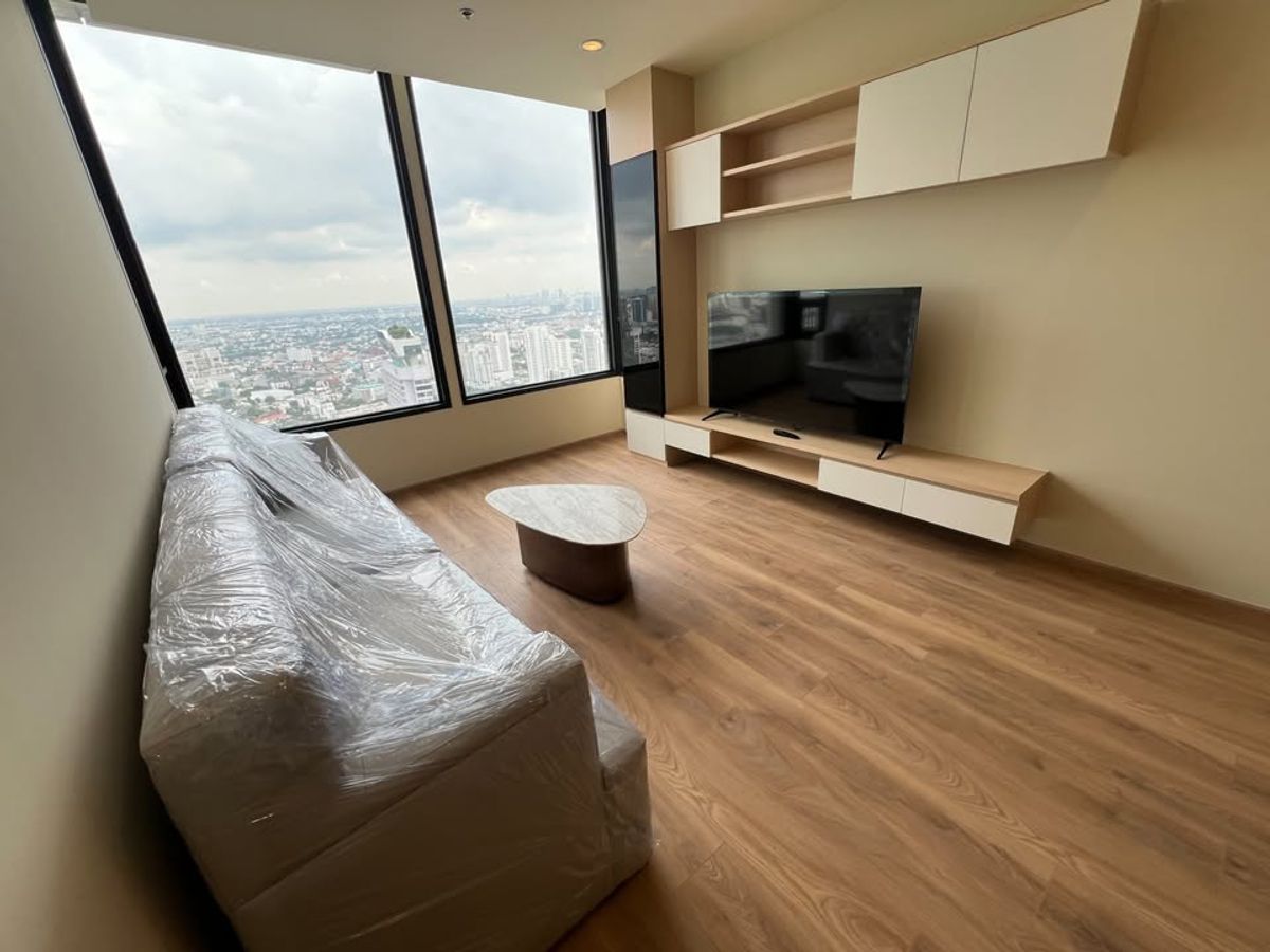 ให้เช่าคอนโดสุขุมวิท อโศก ทองหล่อ : ✨ เช่าคอนโดหรู Noble Form Thonglor 2 ห้องนอน 2 ห้องน้ำ ขนาด 75 ตร.ม. ทำเลทองหล่อ เดินทางสะดวก ใกล้ BTS พร้อมเฟอร์นิเจอร์ครบ เข้าอยู่ได้ทันที