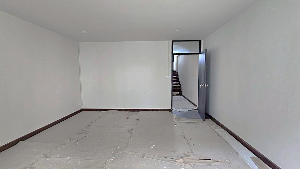 For RentShop HouseSukhumvit, Asoke, Thonglor : Newly renovated twin townhouse, ideal for both business and residential use ** NO CO-AGENT ** 