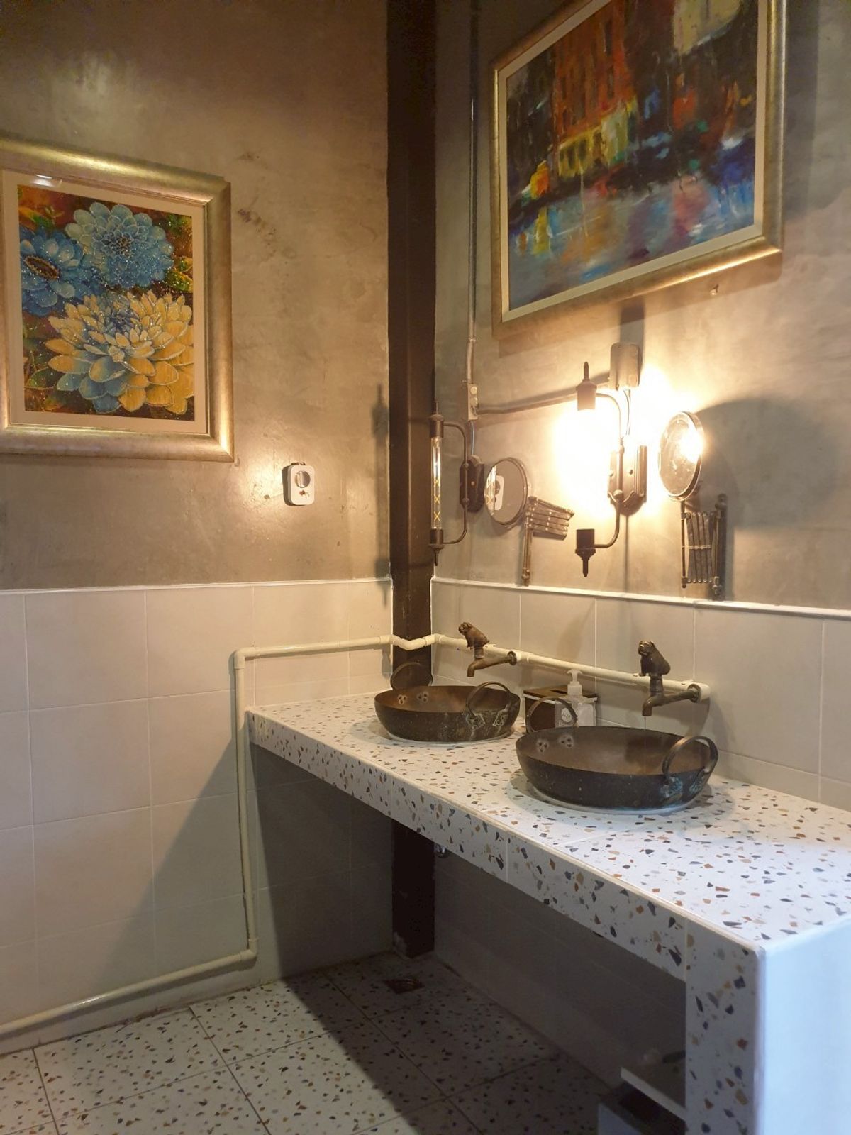 For SaleRetail SpaceSathorn, Narathiwat : Korean and Japanese restaurants for sale Next to the main road opposite Lotus Rama 3, near Central Department Store and Terminal 21.