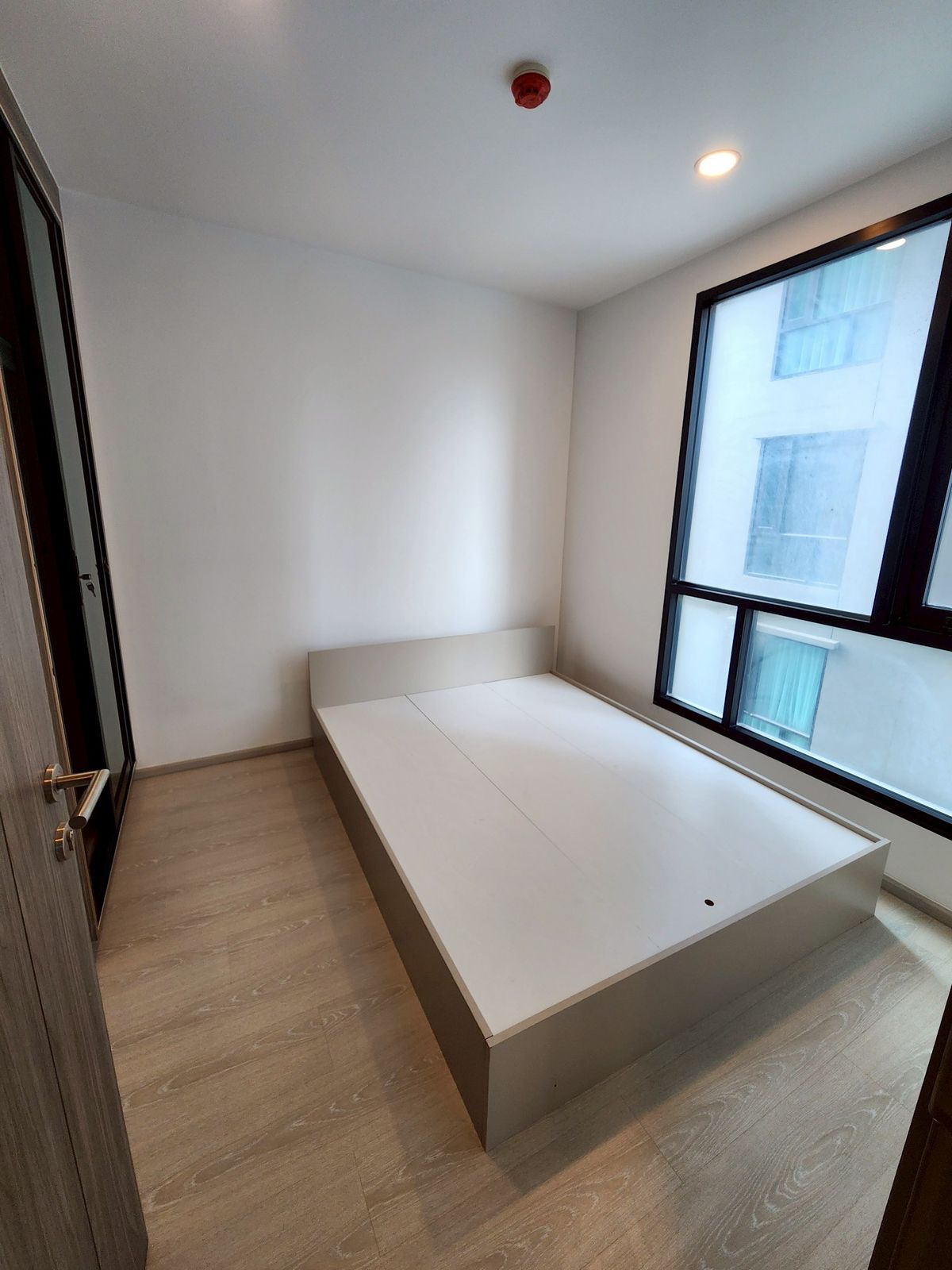 For SaleCondoVipawadee, Don Mueang, Lak Si : New condo for sale, never lived in, Knightsbridge Phahonyothin Interchange, corner room, connected to 2 electric train lines.