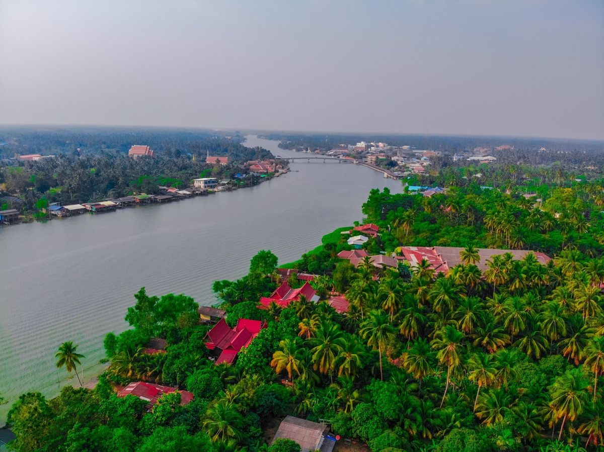 ขายที่ดินสมุทรสงคราม : ขายที่ดิน​ ติดริมน้ำแม่กลอง​ พร้อมสิ่งปลูกสร้าง​ เนื้อที่​ 8-2-53 ไร่ อ.บางคนที จ.สมุทรสงคราม