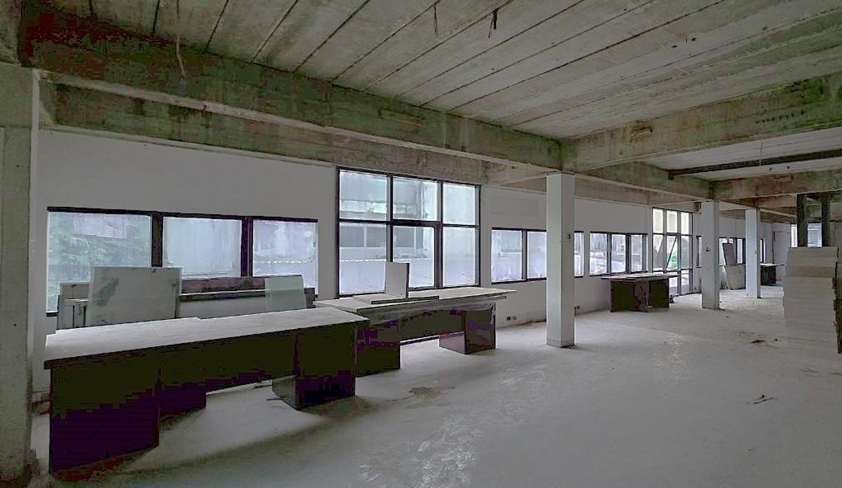 For RentShop HouseWitthayu, Chidlom, Langsuan, Ploenchit : Street-front retail space on Langsuan Road — ideal for all types of businesses ** NO CO-AGENT ** 