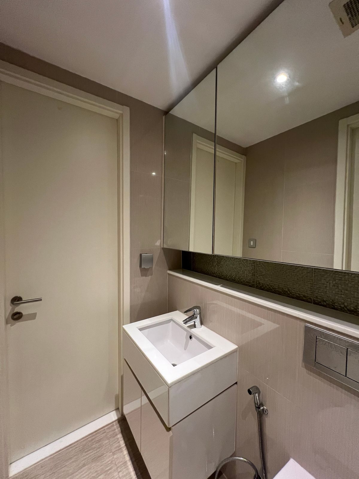 ให้เช่าคอนโดสุขุมวิท อโศก ทองหล่อ : ให้เช่า คอนโด 2 นอน 2 น้ำ ห้องกว้าง สวย วิวดี เฟอร์นิเจอร์ครบ พร้อมอยู่ ใกล้ BTS พร้อมพงษ์