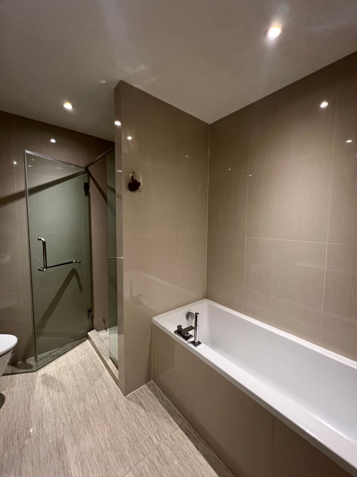 ให้เช่าคอนโดสุขุมวิท อโศก ทองหล่อ : ให้เช่า คอนโด 2 นอน 2 น้ำ ห้องกว้าง สวย วิวดี เฟอร์นิเจอร์ครบ พร้อมอยู่ ใกล้ BTS พร้อมพงษ์