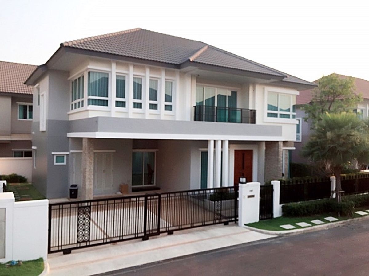 ให้เช่าบ้านลาดกระบัง สุวรรณภูมิ : 🏡✨ บ้านหรูพร้อมอยู่ แกรนด์บางกอกบูเลอวาร์ด พระราม9–ศรีนครินทร์ ที่สุดแห่งทำเล “กรุงเทพกรีฑา” สำหรับครอบครัวที่มองหาความสงบ ความปลอดภัย และความหรูหราระดับพรีเมียม
