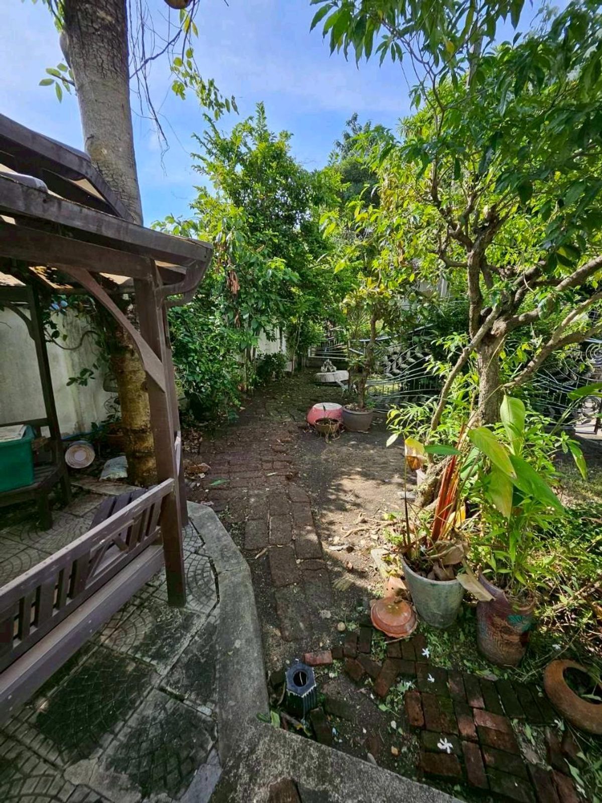 ขายบ้านเอกชัย บางบอน : บ้านเดี่ยวหลังมุม พร้อมสวนสีเขียวรอบบ้าน หมู่บ้านชัยพฤกษ์ บางบอน 77.5 ตร.ว. พื้นที่ใช้สอย 200 ตร.ม. 3 ห้องนอน 2 ห้องน้ำ เพียง 5.7 ล้าน ฟรีค่าโอน เดินทางสะดวกหลายเส้นทาง