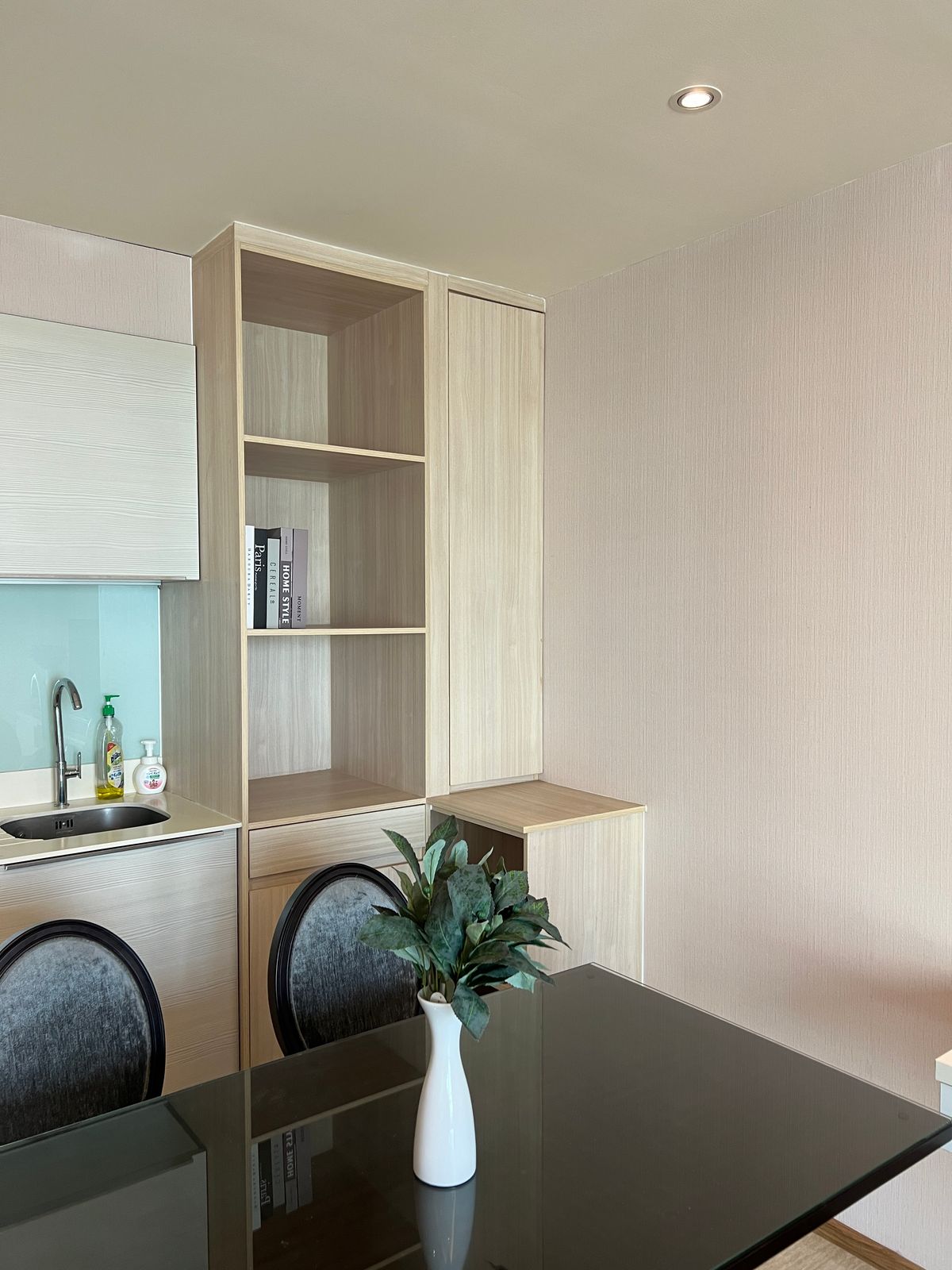 ให้เช่าคอนโดสุขุมวิท อโศก ทองหล่อ : ให้เช่า คอนโด 2 นอน 2 น้ำ ห้องกว้าง สวย วิวดี เฟอร์นิเจอร์ครบ พร้อมอยู่ ใกล้ BTS พร้อมพงษ์