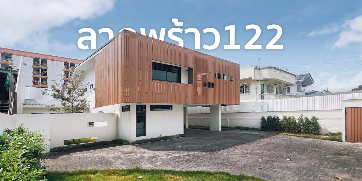 For SaleHouseLadprao101, Happy Land, The Mall Bang Kapi : 📍🏡 Single house in the heart of the city, Lat Phrao 122 - Ramkhamhaeng, 4 bedrooms, 4 bathrooms, large house, complete functions, lots of space. Suitable for large families, home offices or those looking for peace and quiet in the heart of the city.
