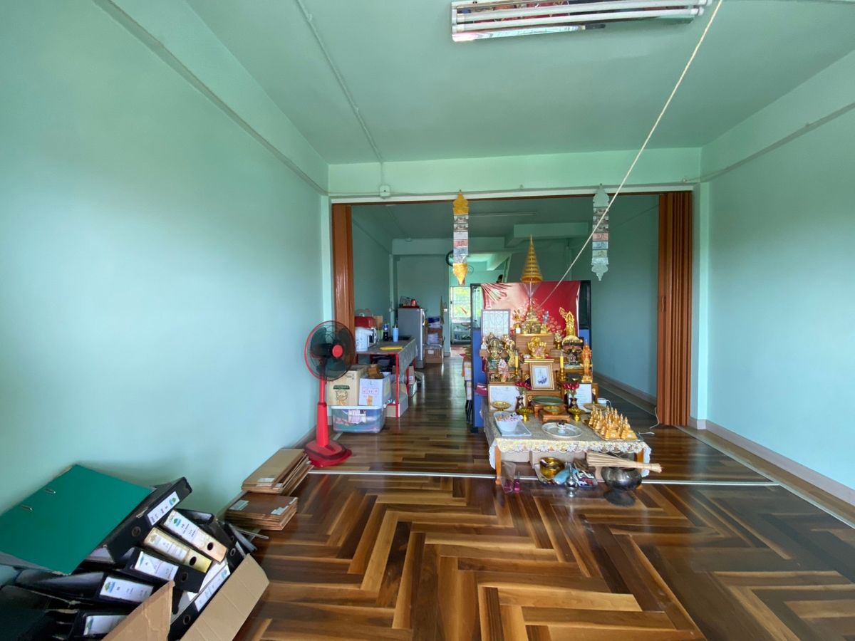 ขายอาคารพาณิชย์นนทบุรี บางใหญ่ บางบัวทอง : ขายโฮมออฟฟิต 3ชั้นครึ่ง ซอยกรมที่ดินนนทบุรีสาขาบางบัวทอง โซนหน้าหมู่บ้านภัทรนิเวศน์ ลากูน