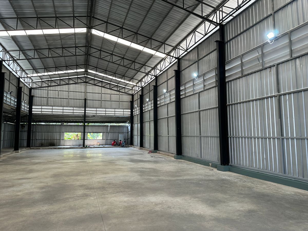 For RentWarehouseLadkrabang, Suwannaphum Airport : HR2928 Warehouse for rent, usable area 600 sq m., Chao Khun Thahan Road. Lat Krabang area Suitable for a warehouse