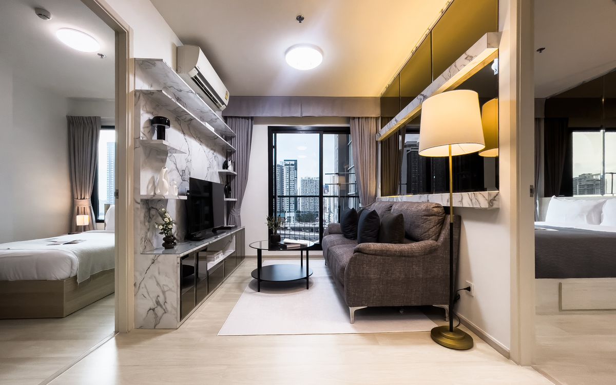 For RentCondoRama9, Petchburi, RCA : 🏙️ Life Asoke | Short-Term Rental | Full service 🛏️ | Size 60 sq m.