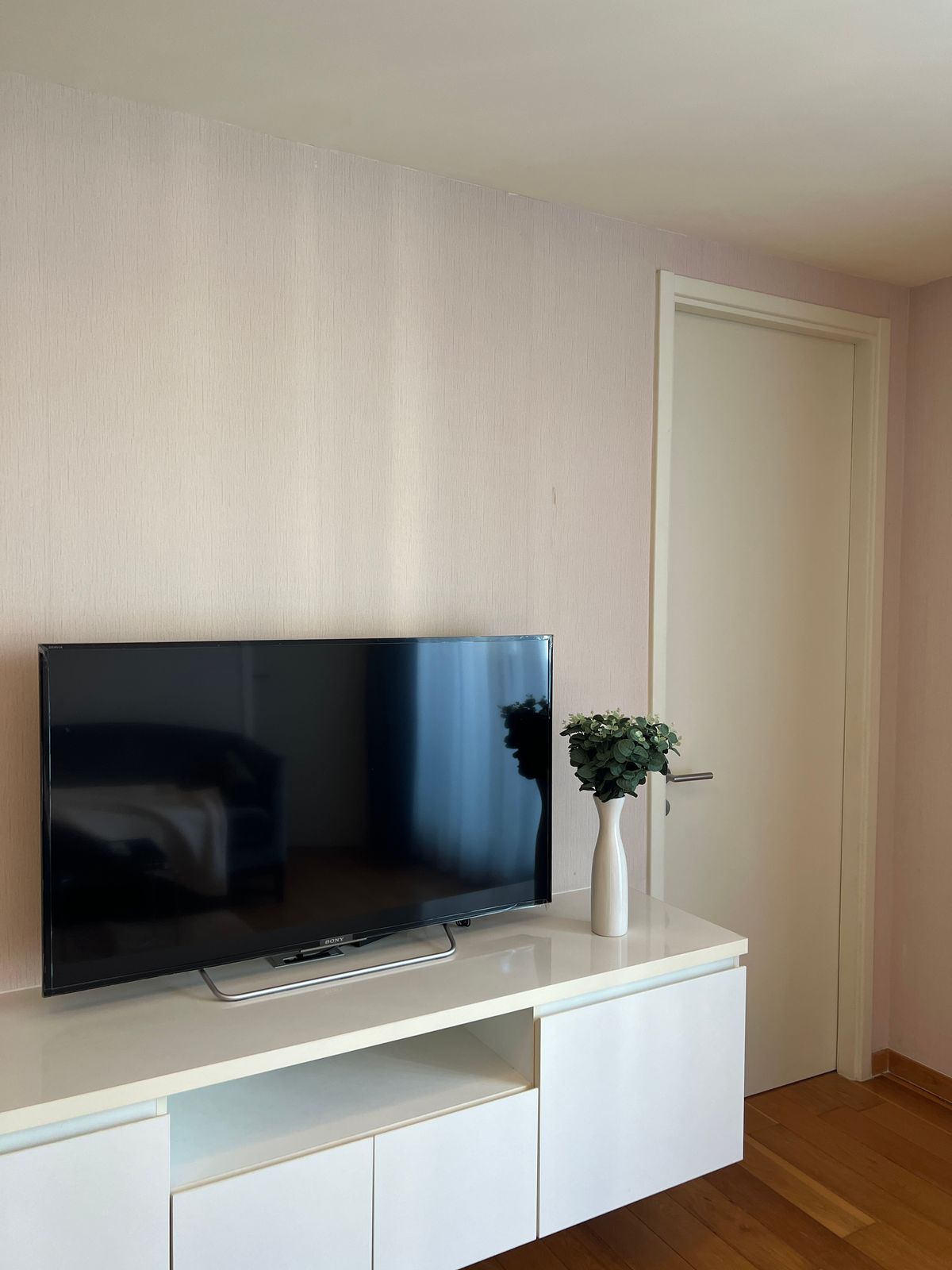 ให้เช่าคอนโดสุขุมวิท อโศก ทองหล่อ : ให้เช่า คอนโด 2 นอน 2 น้ำ ห้องกว้าง สวย วิวดี เฟอร์นิเจอร์ครบ พร้อมอยู่ ใกล้ BTS พร้อมพงษ์