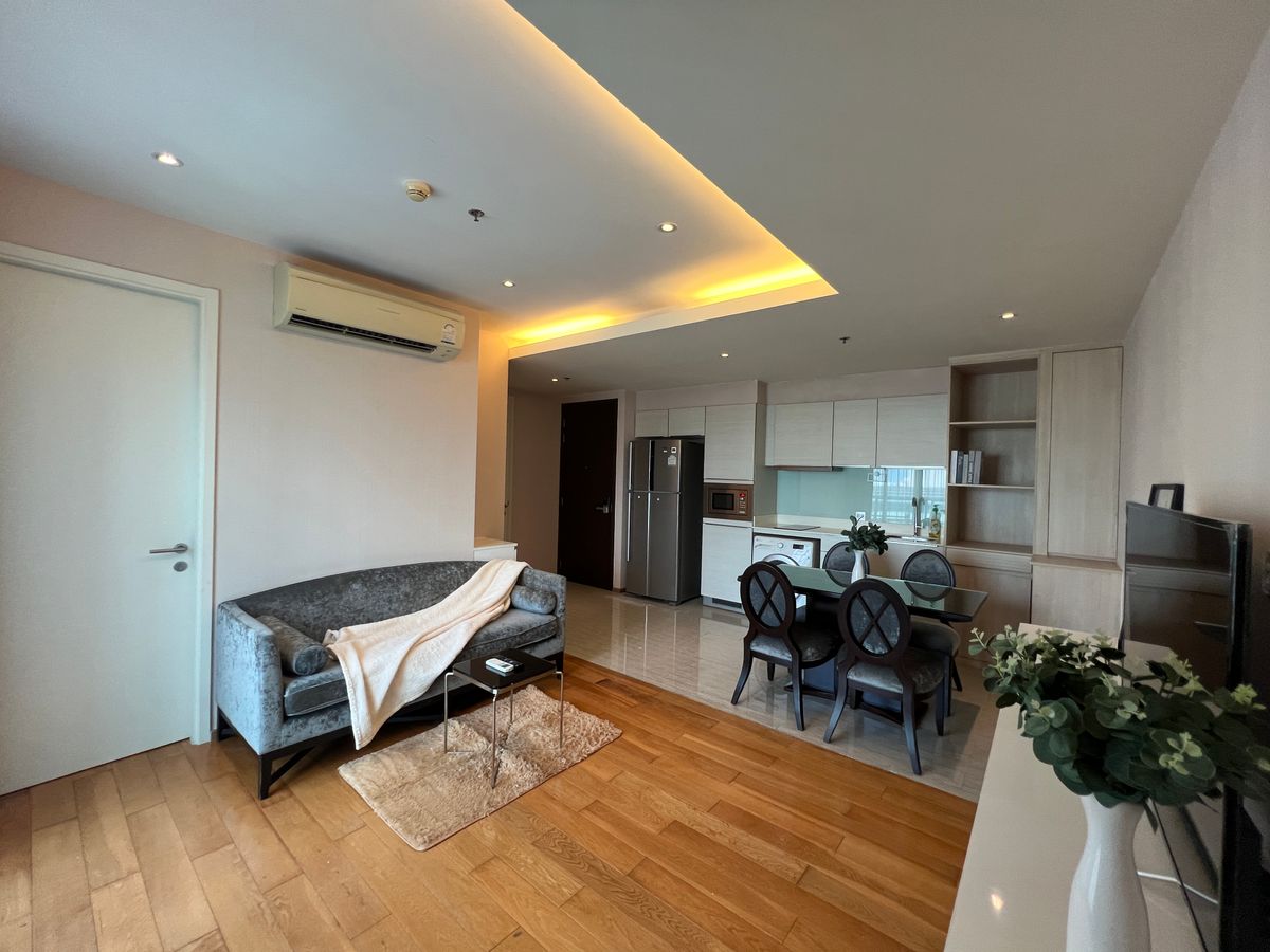 For RentCondoSukhumvit, Asoke, Thonglor : Condo for rent, 2 bedrooms, 2 bathrooms, spacious room, beautiful, good view, fully furnished, ready to move in, near BTS Phrom Phong.