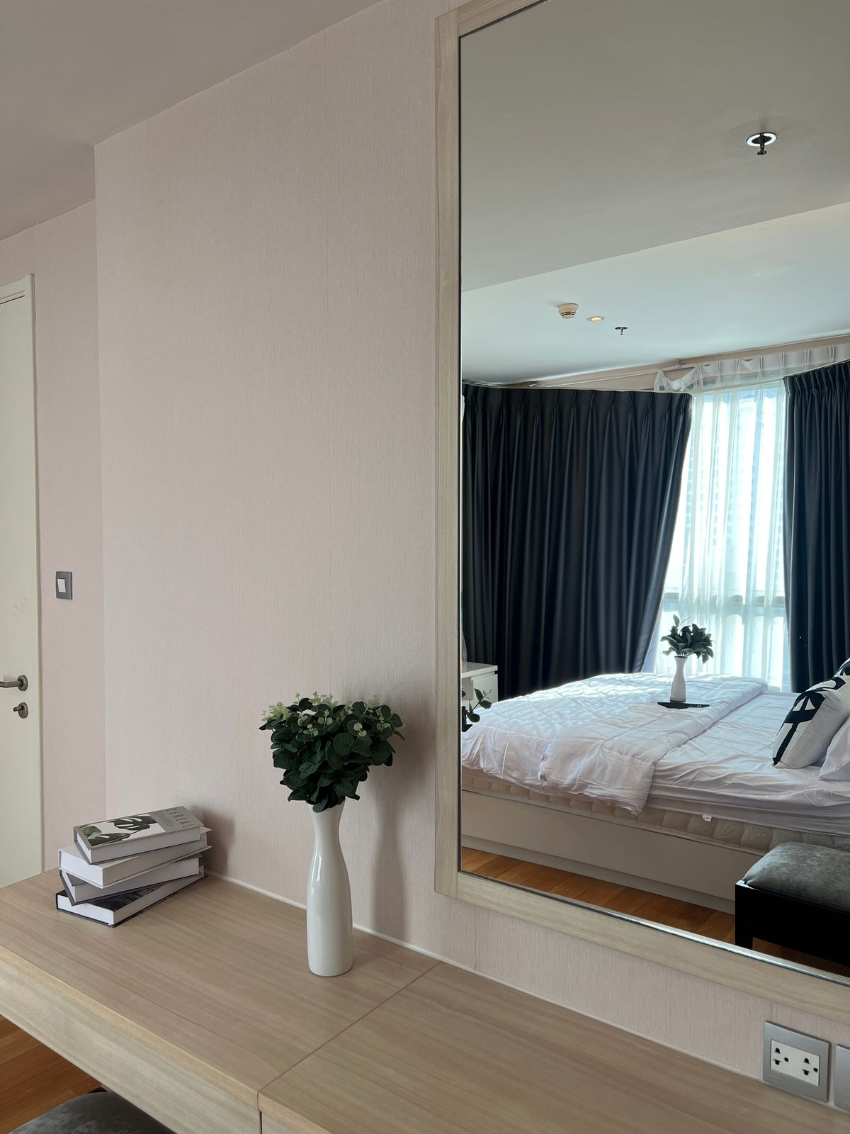 ให้เช่าคอนโดสุขุมวิท อโศก ทองหล่อ : ให้เช่า คอนโด 2 นอน 2 น้ำ ห้องกว้าง สวย วิวดี เฟอร์นิเจอร์ครบ พร้อมอยู่ ใกล้ BTS พร้อมพงษ์