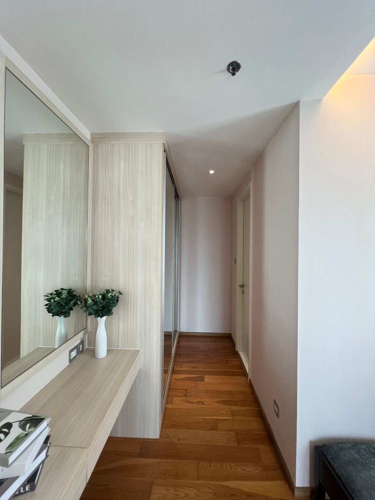 ให้เช่าคอนโดสุขุมวิท อโศก ทองหล่อ : ให้เช่า คอนโด 2 นอน 2 น้ำ ห้องกว้าง สวย วิวดี เฟอร์นิเจอร์ครบ พร้อมอยู่ ใกล้ BTS พร้อมพงษ์