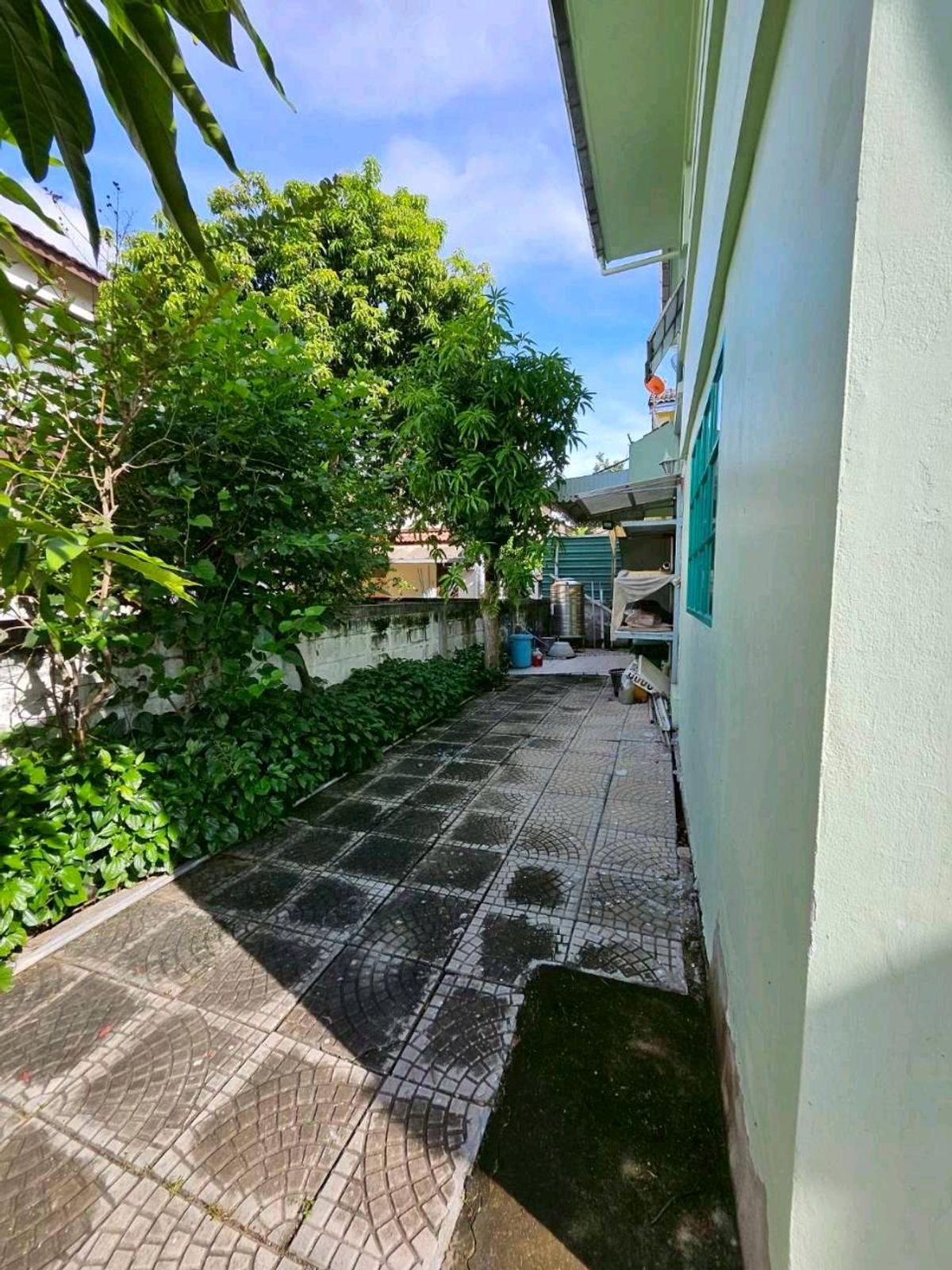 ขายบ้านเอกชัย บางบอน : บ้านเดี่ยวหลังมุม พร้อมสวนสีเขียวรอบบ้าน หมู่บ้านชัยพฤกษ์ บางบอน 77.5 ตร.ว. พื้นที่ใช้สอย 200 ตร.ม. 3 ห้องนอน 2 ห้องน้ำ เพียง 5.7 ล้าน ฟรีค่าโอน เดินทางสะดวกหลายเส้นทาง