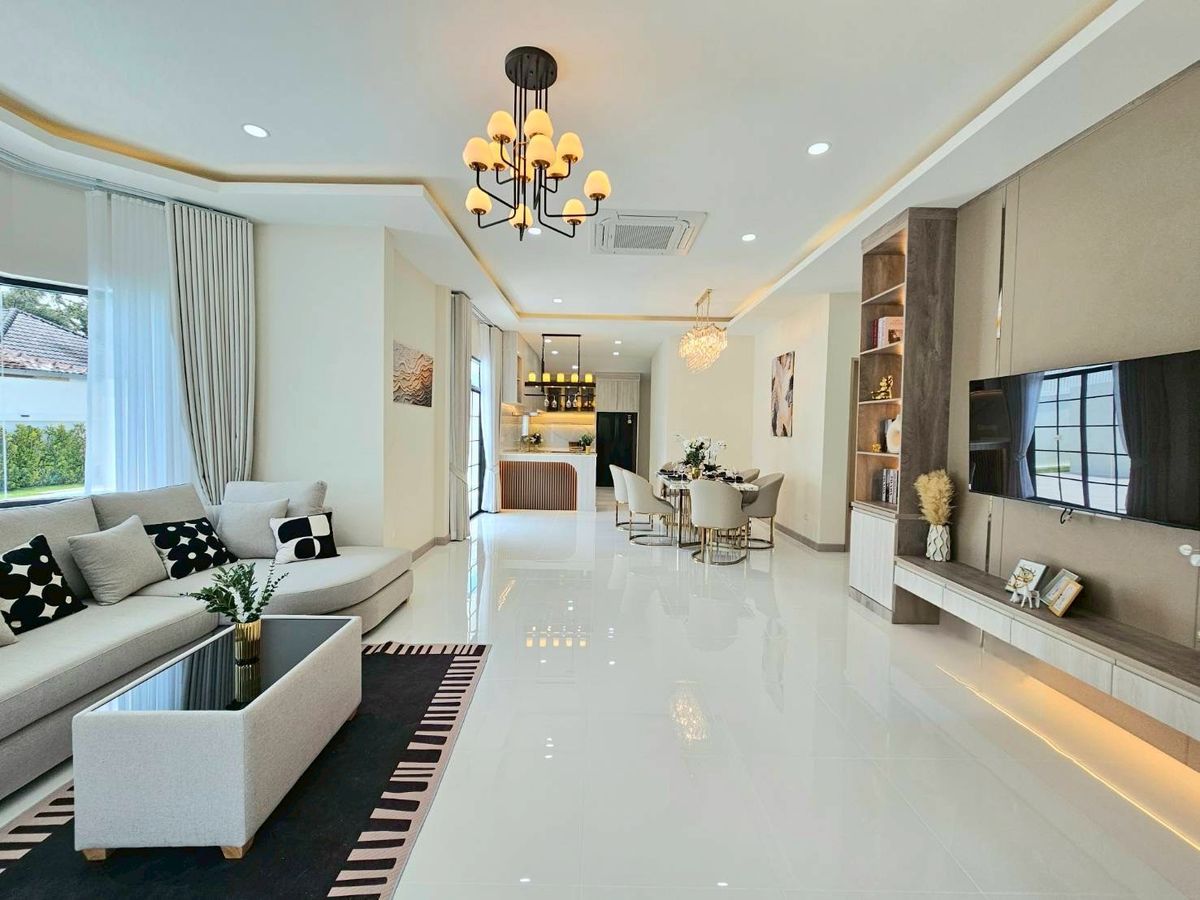 For SaleHousePattaya, Bangsaen, Chonburi : 🏡💖 Luxurious detached house Premium location in Phatthanakan area Near Tharapatthana & Phoenix International School