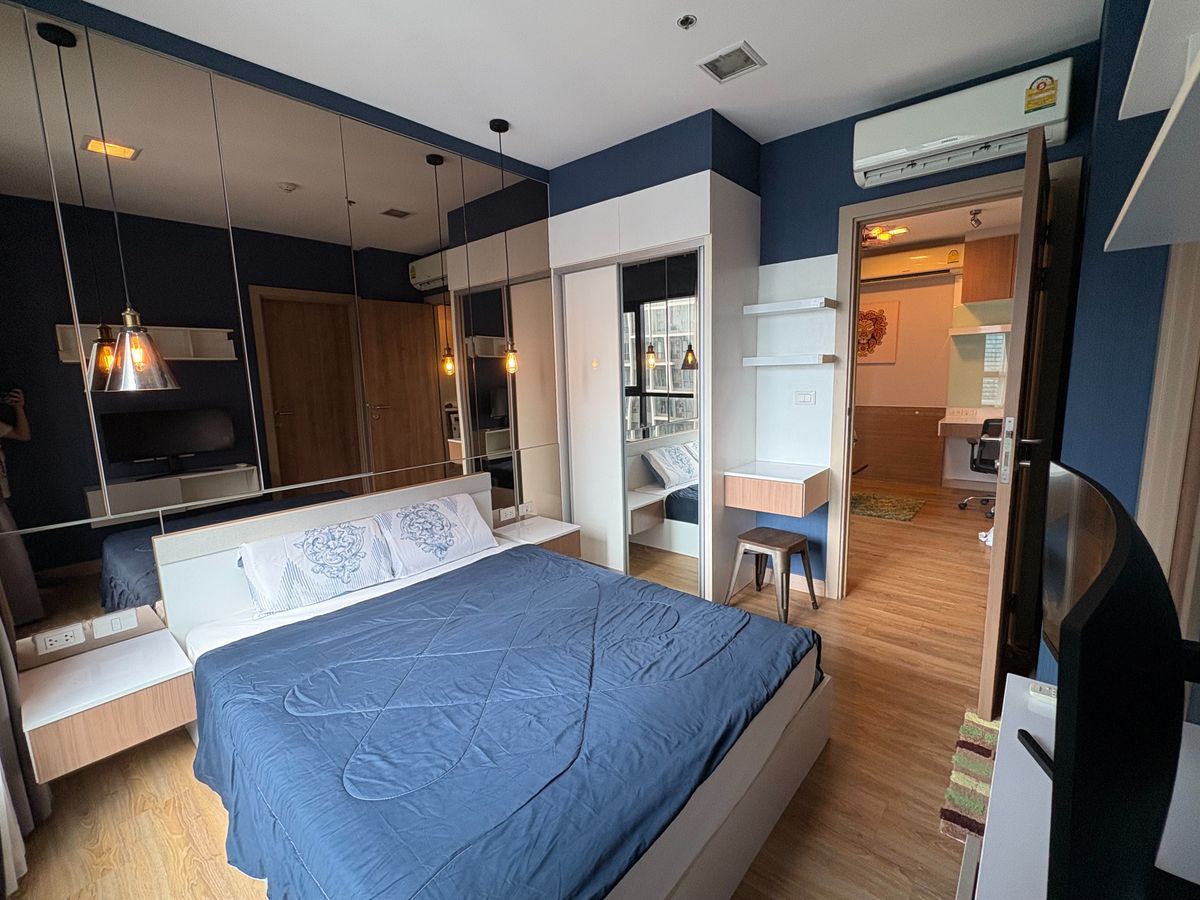 For RentCondoRama9, Petchburi, RCA : Urgent, special type, hard to find, very cheap price - there is a sofa - CondoLette Midst Rama9 - 35 sq.m. Only 18,500baht/month