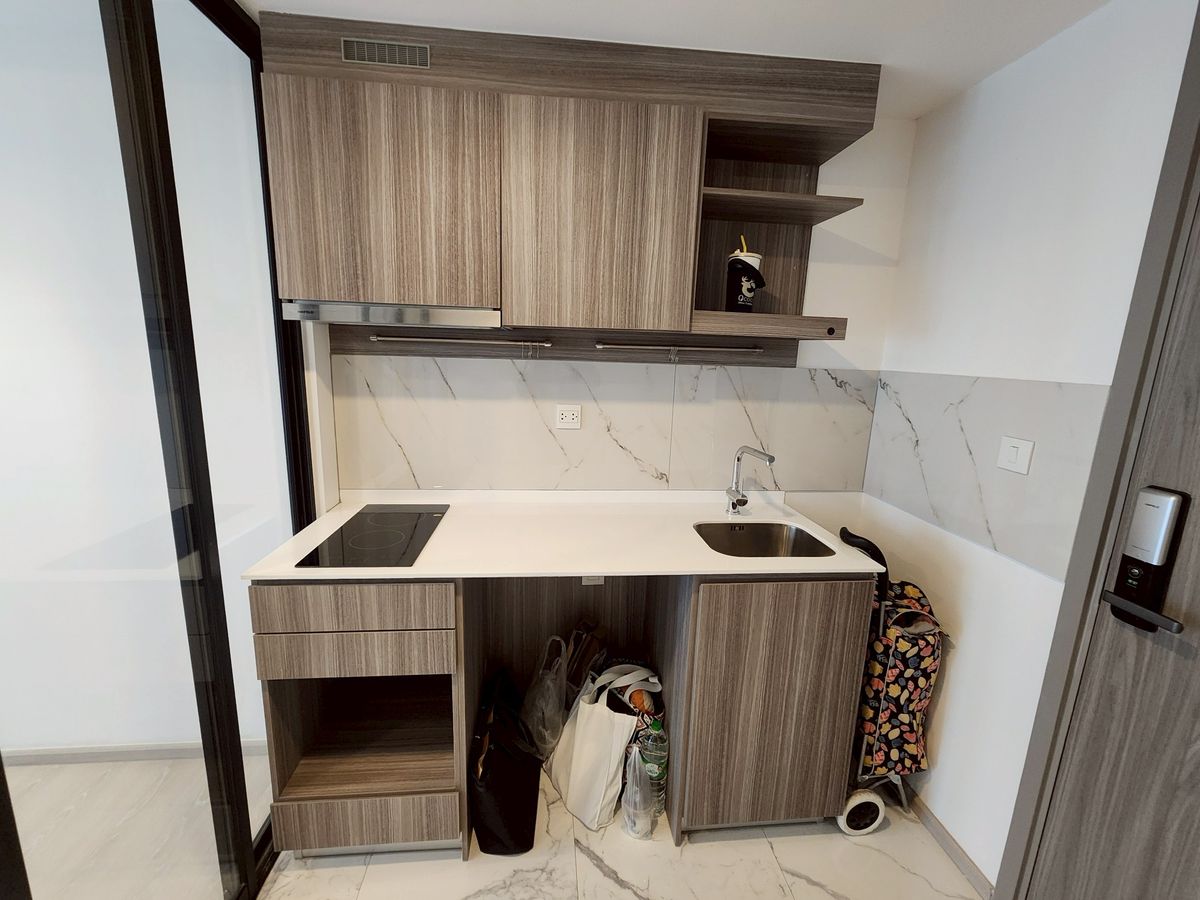 For SaleCondoVipawadee, Don Mueang, Lak Si : New condo for sale, never lived in, Knightsbridge Phahonyothin Interchange, corner room, connected to 2 electric train lines.