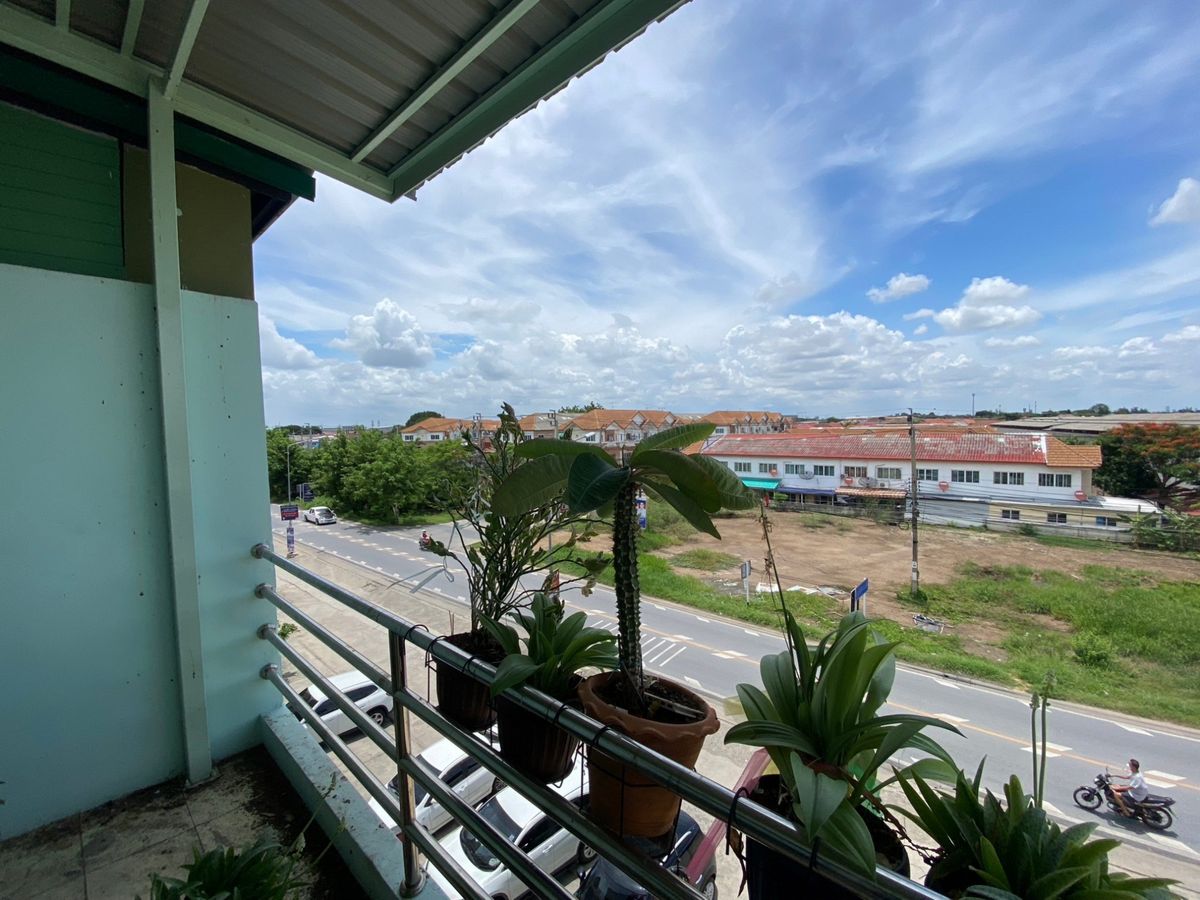 ขายอาคารพาณิชย์นนทบุรี บางใหญ่ บางบัวทอง : ขายโฮมออฟฟิต 3ชั้นครึ่ง ซอยกรมที่ดินนนทบุรีสาขาบางบัวทอง โซนหน้าหมู่บ้านภัทรนิเวศน์ ลากูน