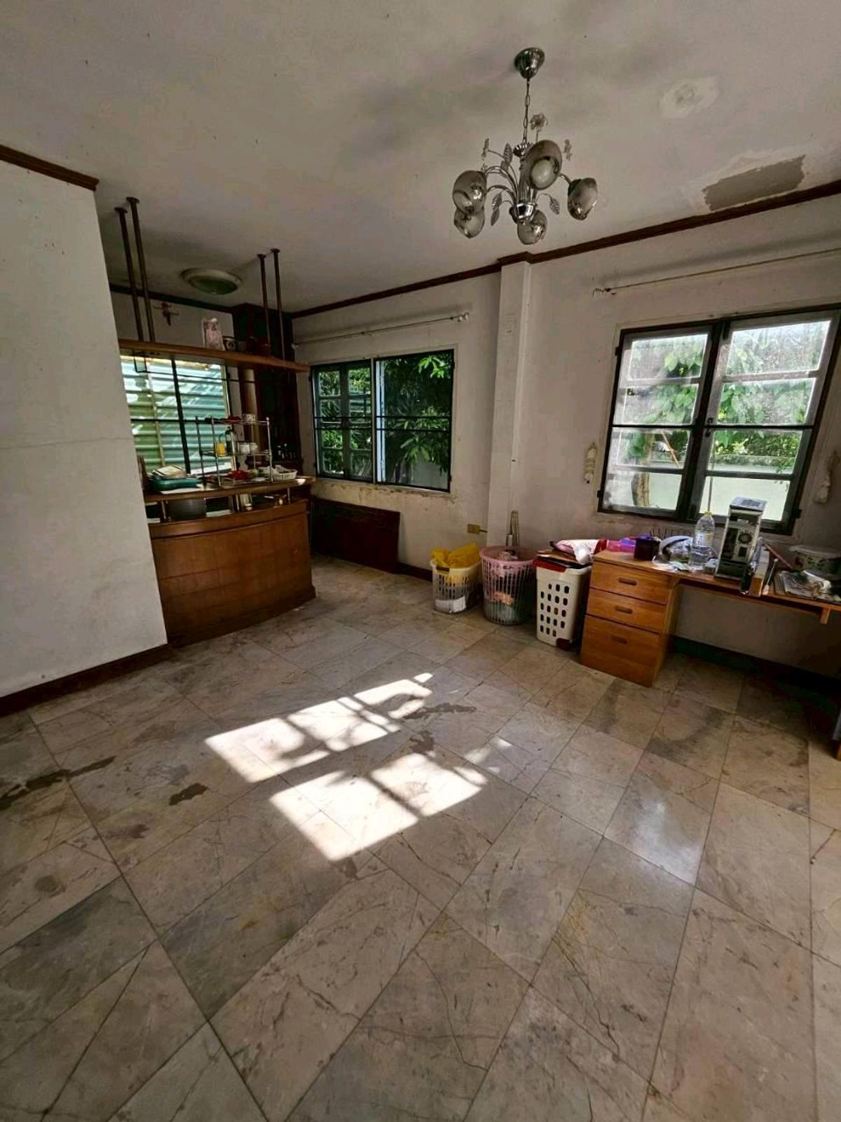 ขายบ้านเอกชัย บางบอน : ราคาearly bird ก่อนรีโนเวทเสร็จ บ้านเดี่ยวหลังมุม พร้อมสวนสีเขียวรอบบ้าน หมู่บ้านชัยพฤกษ์ บางบอน 77.5 ตร.ว. พื้นที่ใช้สอย 250 ตร.ม. 3 ห้องนอน 2 ห้องน้ำ เพียง 6.7 ล้าน ฟรีค่าโอน เดินทางสะดวกหลายเส้นทาง