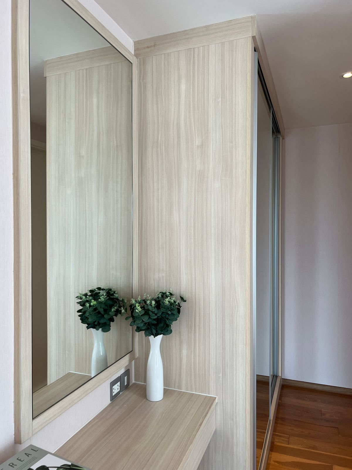 ให้เช่าคอนโดสุขุมวิท อโศก ทองหล่อ : ให้เช่า คอนโด 2 นอน 2 น้ำ ห้องกว้าง สวย วิวดี เฟอร์นิเจอร์ครบ พร้อมอยู่ ใกล้ BTS พร้อมพงษ์