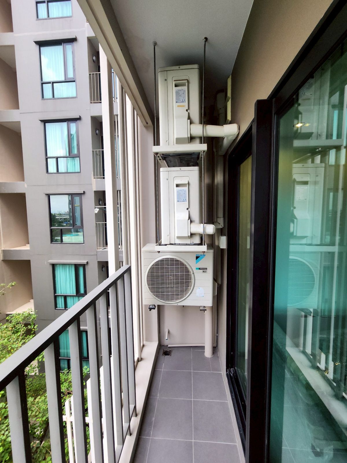 For SaleCondoVipawadee, Don Mueang, Lak Si : New condo for sale, never lived in, Knightsbridge Phahonyothin Interchange, corner room, connected to 2 electric train lines.