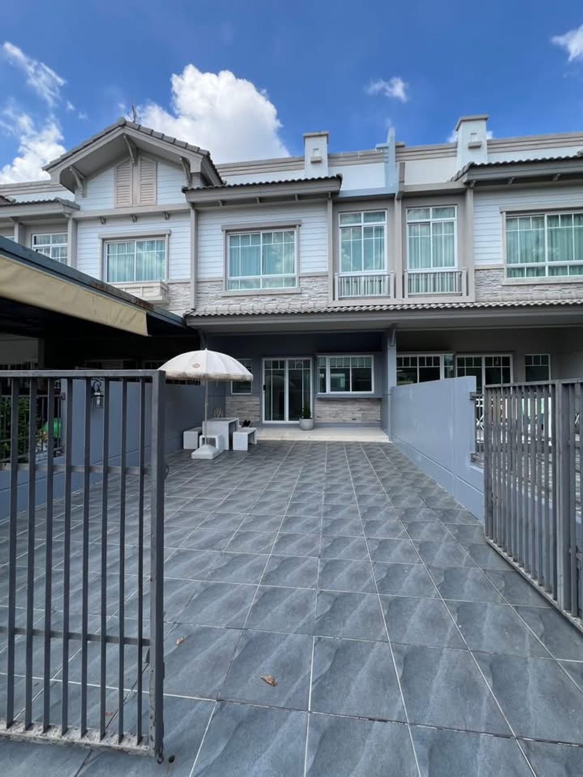 ให้เช่าทาวน์โฮมมีนบุรี-ร่มเกล้า : ให้เช่า อินดี้ ศรีนครินทร์ ร่มเกล้า บ้านสวยเงียบสงบ สนใจติดต่อ 082-3223695 
