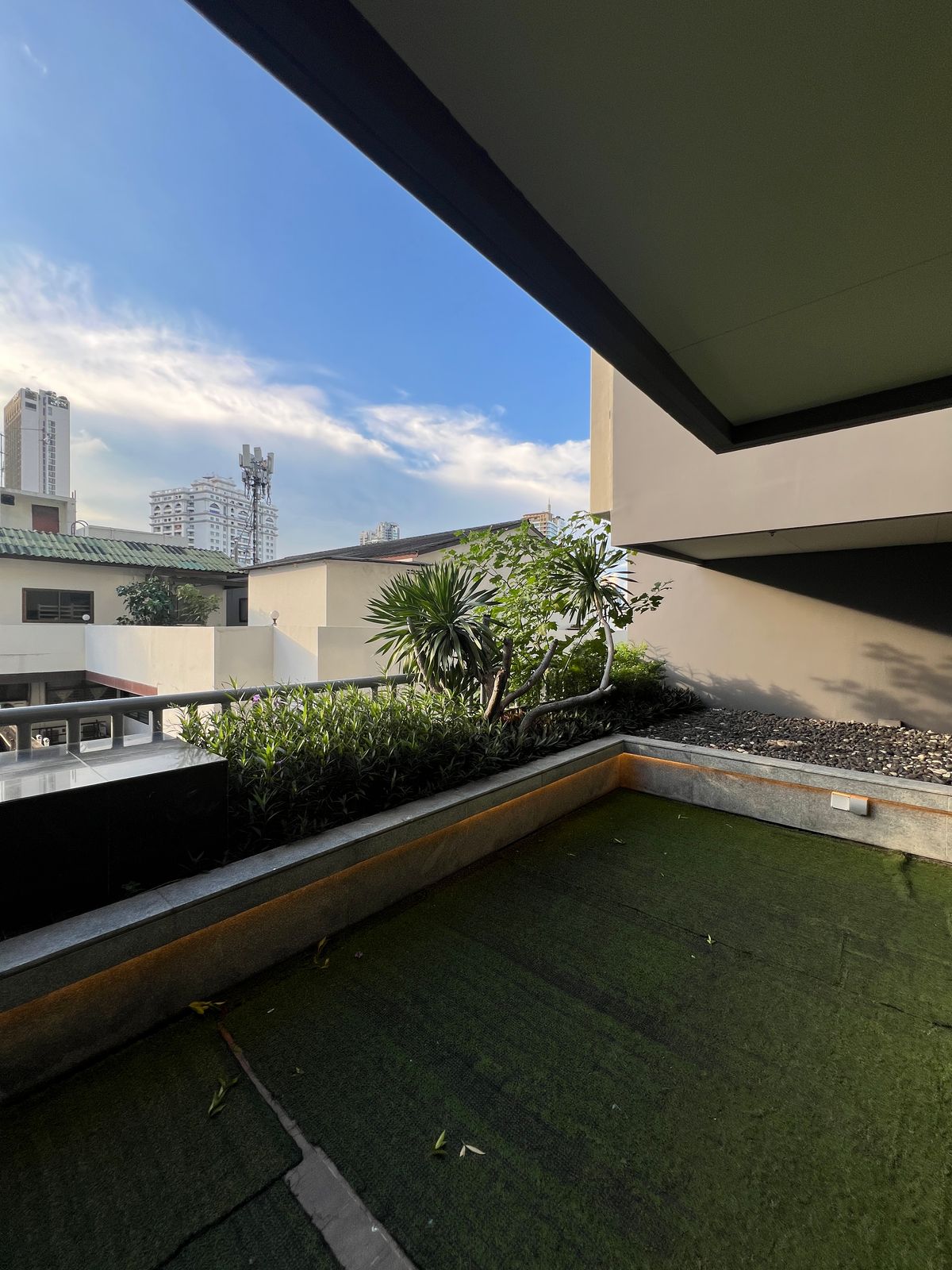 ให้เช่าคอนโดสุขุมวิท อโศก ทองหล่อ : ให้เช่า คอนโด 2 นอน 2 น้ำ ห้องกว้าง สวย วิวดี เฟอร์นิเจอร์ครบ พร้อมอยู่ ใกล้ BTS พร้อมพงษ์