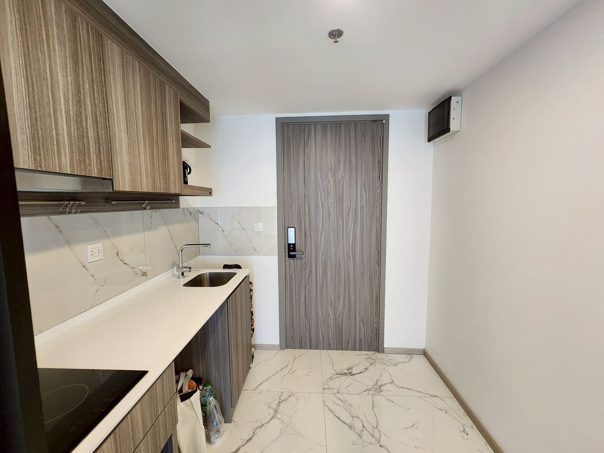For SaleCondoVipawadee, Don Mueang, Lak Si : New condo for sale, never lived in, Knightsbridge Phahonyothin Interchange, corner room, connected to 2 electric train lines.