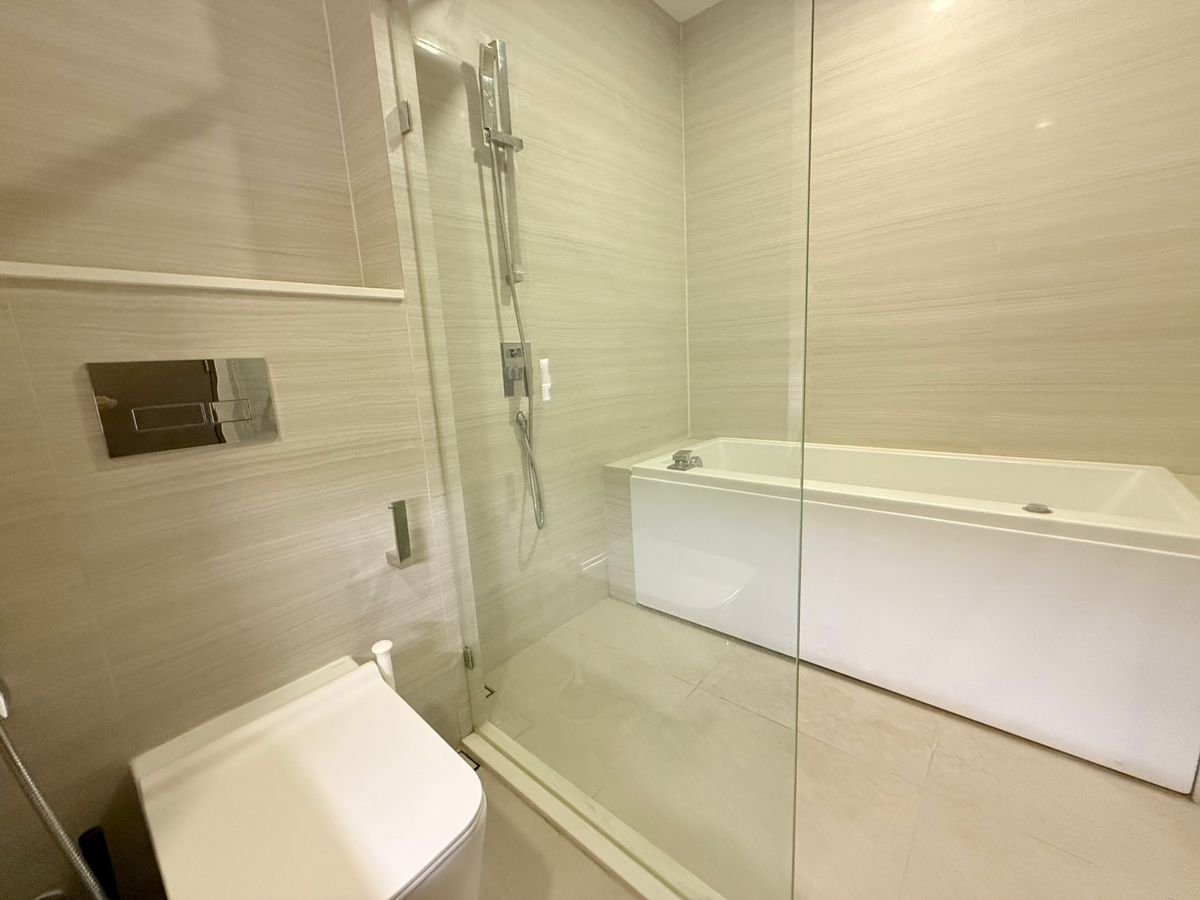 For RentCondoSukhumvit, Asoke, Thonglor : Beautiful room, good price, full central area, at the luxury condo Park Origin Thonglor 2Bedrooms, 30+ floor, good location, near BTS 🚝 Thonglor, ready to move in.