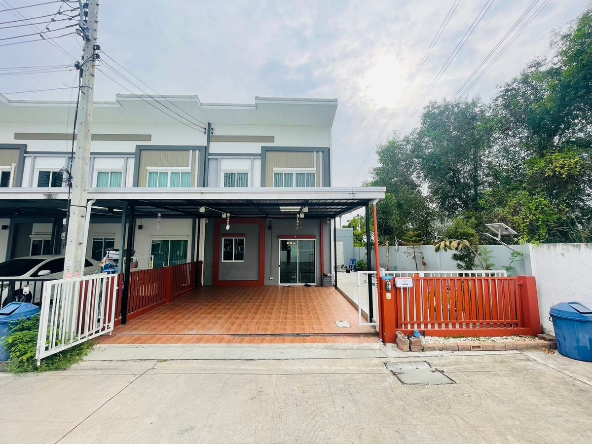 For SaleTownhomePathum Thani,Rangsit, Thammasat : Urgent sale, townhouse, corner house, 4 bedrooms, parking for 2 cars, Lalin Town Village, Lancio Crib Rangsit, Khlong 2.