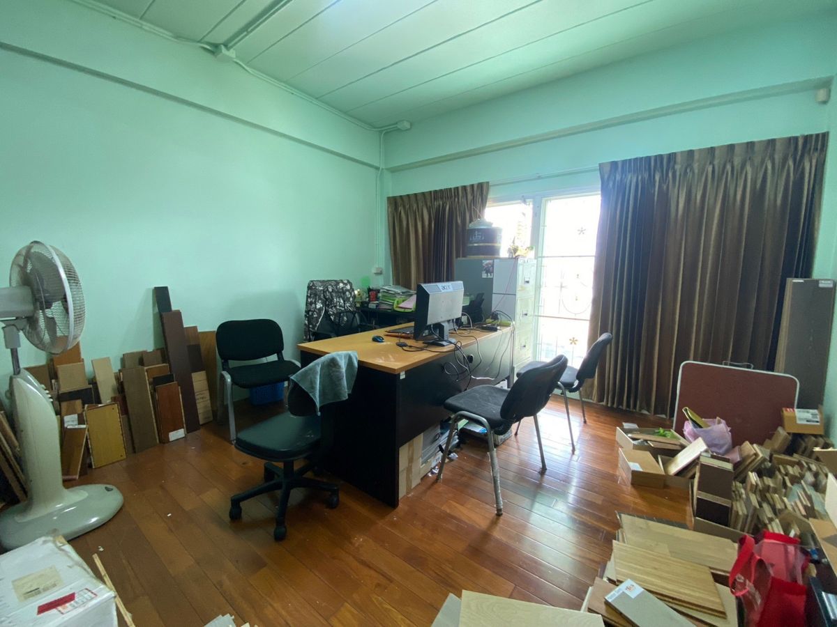 ขายอาคารพาณิชย์นนทบุรี บางใหญ่ บางบัวทอง : ขายโฮมออฟฟิต 3ชั้นครึ่ง ซอยกรมที่ดินนนทบุรีสาขาบางบัวทอง โซนหน้าหมู่บ้านภัทรนิเวศน์ ลากูน