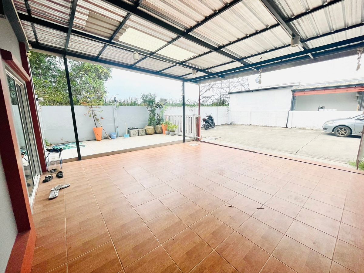 For SaleTownhomePathum Thani,Rangsit, Thammasat : Urgent sale, townhouse, corner house, 4 bedrooms, parking for 2 cars, Lalin Town Village, Lancio Crib Rangsit, Khlong 2.