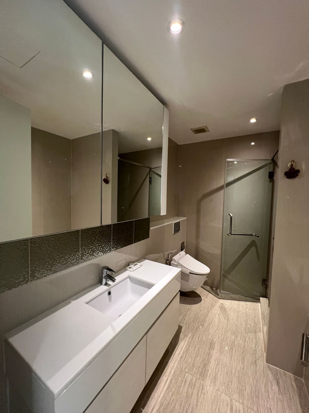 ให้เช่าคอนโดสุขุมวิท อโศก ทองหล่อ : ให้เช่า คอนโด 2 นอน 2 น้ำ ห้องกว้าง สวย วิวดี เฟอร์นิเจอร์ครบ พร้อมอยู่ ใกล้ BTS พร้อมพงษ์