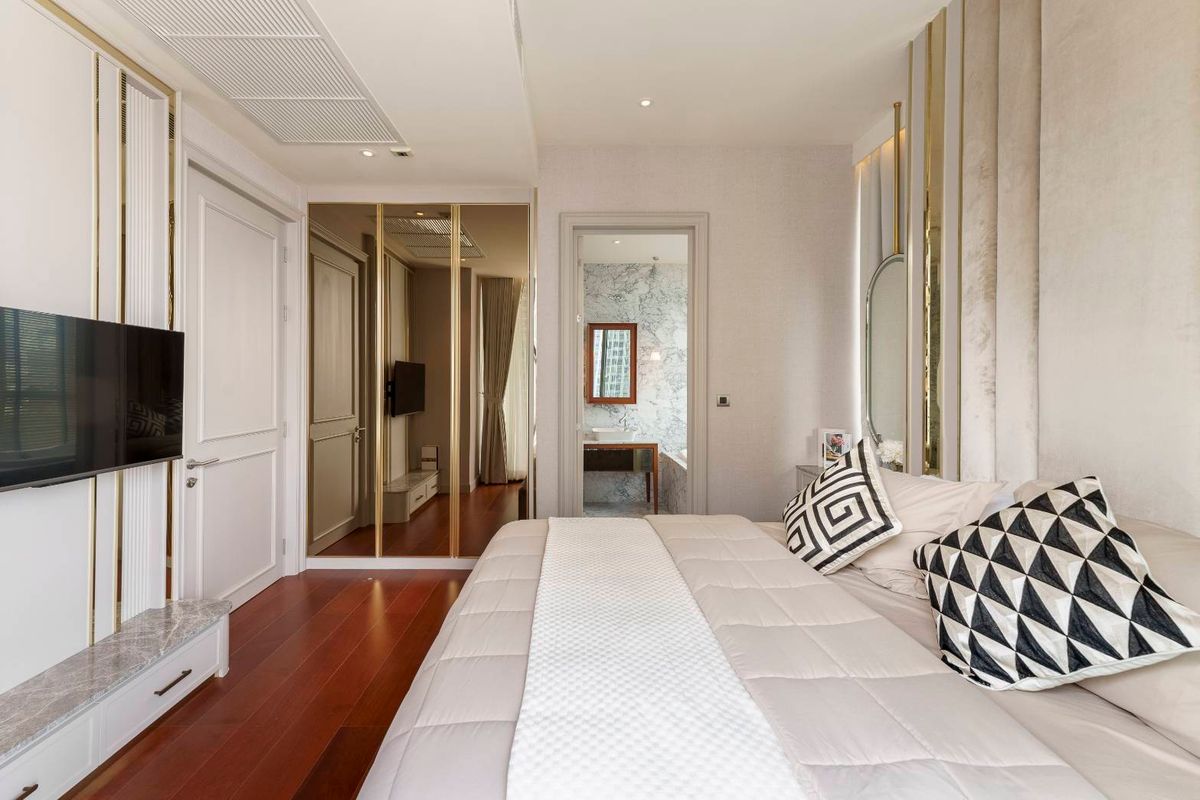 For RentCondoSukhumvit, Asoke, Thonglor : 💥SL-9160💥KHUN by YOO inspired by Starck 👉Line : @primahome