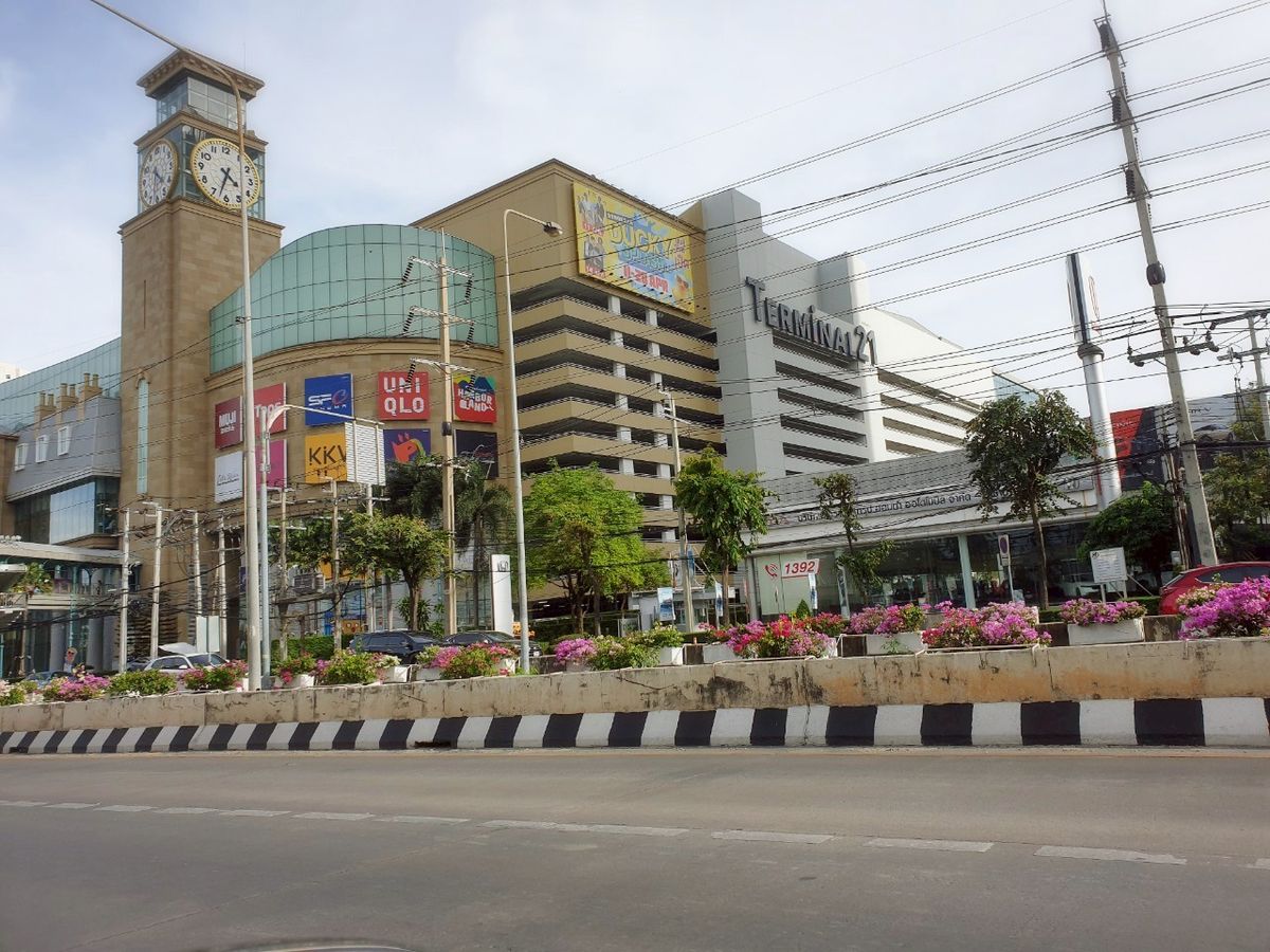For SaleRetail SpaceSathorn, Narathiwat : Korean and Japanese restaurants for sale Next to the main road opposite Lotus Rama 3, near Central Department Store and Terminal 21.