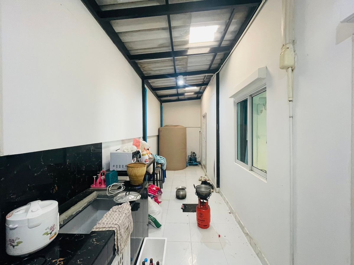 For SaleTownhomePathum Thani,Rangsit, Thammasat : Urgent sale, townhouse, corner house, 4 bedrooms, parking for 2 cars, Lalin Town Village, Lancio Crib Rangsit, Khlong 2.