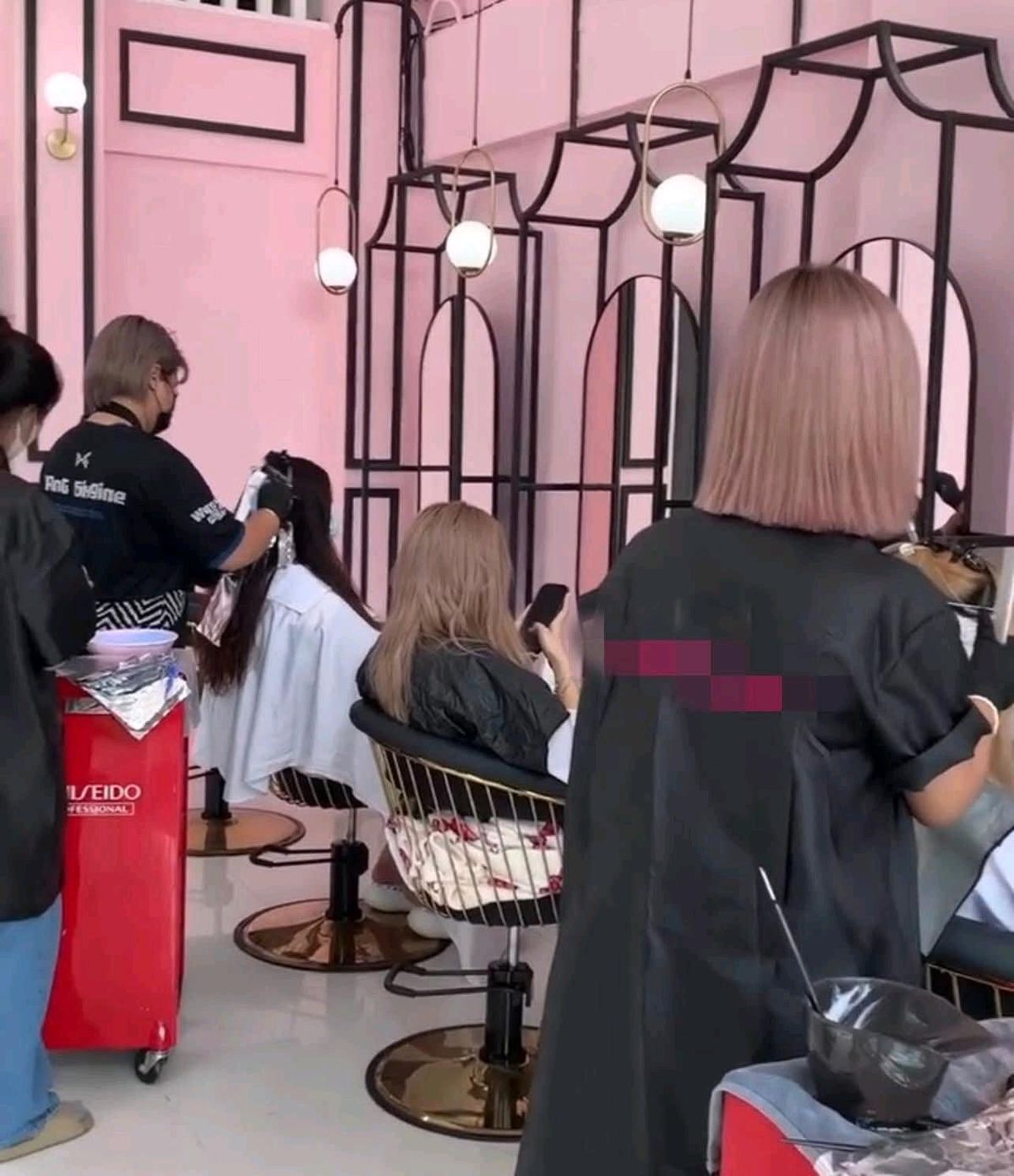 เซ้งร้านค้า/ตลาดนัดอ่อนนุช อุดมสุข : เซ้งร้านเสริมสวย อ่อนนุช 41 – ติดถนนใหญ่ ทำเลโดดเด่น พร้อมดำเนินกิจการได้ทันที