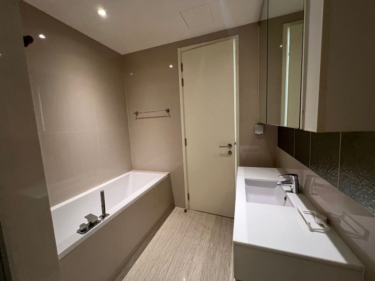 ให้เช่าคอนโดสุขุมวิท อโศก ทองหล่อ : ให้เช่า คอนโด 2 นอน 2 น้ำ ห้องกว้าง สวย วิวดี เฟอร์นิเจอร์ครบ พร้อมอยู่ ใกล้ BTS พร้อมพงษ์