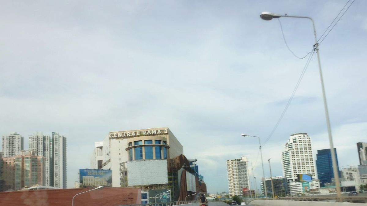 For SaleRetail SpaceSathorn, Narathiwat : Korean and Japanese restaurants for sale Next to the main road opposite Lotus Rama 3, near Central Department Store and Terminal 21.