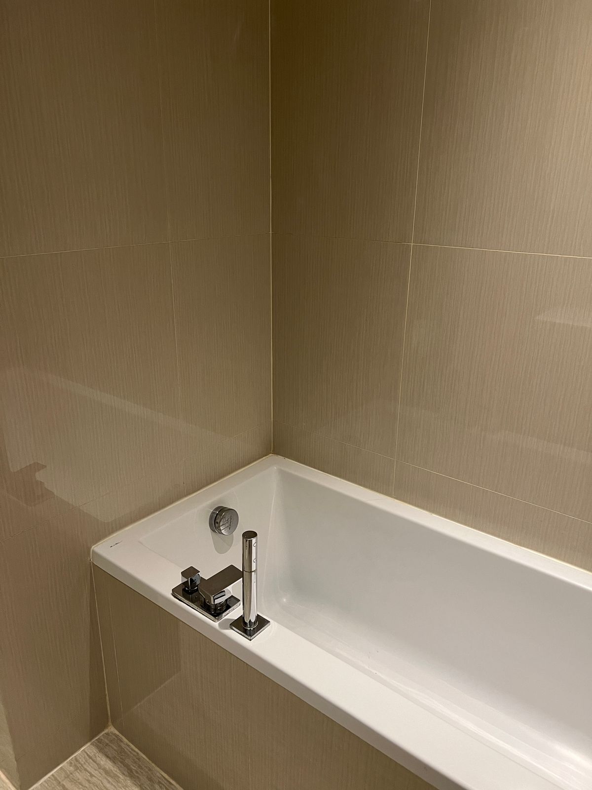 ให้เช่าคอนโดสุขุมวิท อโศก ทองหล่อ : ให้เช่า คอนโด 2 นอน 2 น้ำ ห้องกว้าง สวย วิวดี เฟอร์นิเจอร์ครบ พร้อมอยู่ ใกล้ BTS พร้อมพงษ์