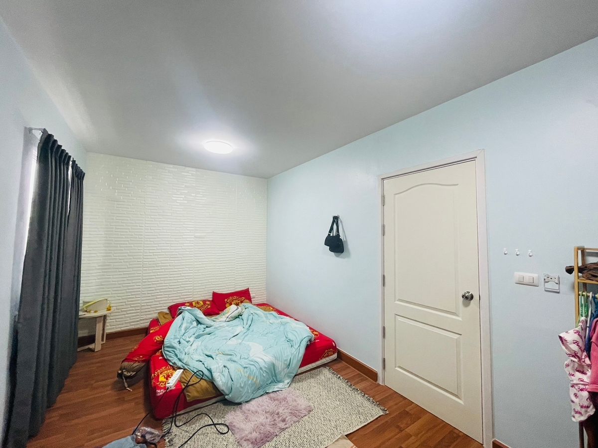 For SaleTownhomePathum Thani,Rangsit, Thammasat : Urgent sale, townhouse, corner house, 4 bedrooms, parking for 2 cars, Lalin Town Village, Lancio Crib Rangsit, Khlong 2.