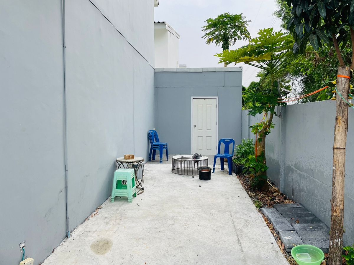 For SaleTownhomePathum Thani,Rangsit, Thammasat : Urgent sale, townhouse, corner house, 4 bedrooms, parking for 2 cars, Lalin Town Village, Lancio Crib Rangsit, Khlong 2.