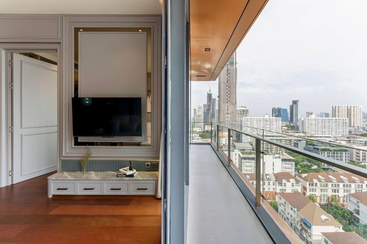 For RentCondoSukhumvit, Asoke, Thonglor : 💥SL-9160💥KHUN by YOO inspired by Starck 👉Line : @primahome