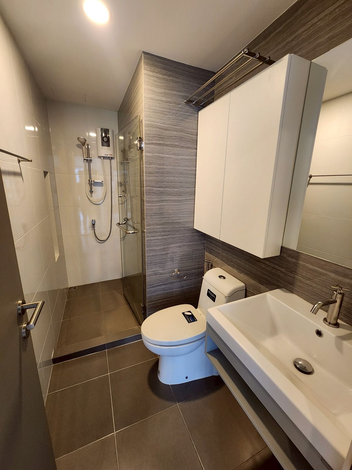 For SaleCondoVipawadee, Don Mueang, Lak Si : New condo for sale, never lived in, Knightsbridge Phahonyothin Interchange, corner room, connected to 2 electric train lines.