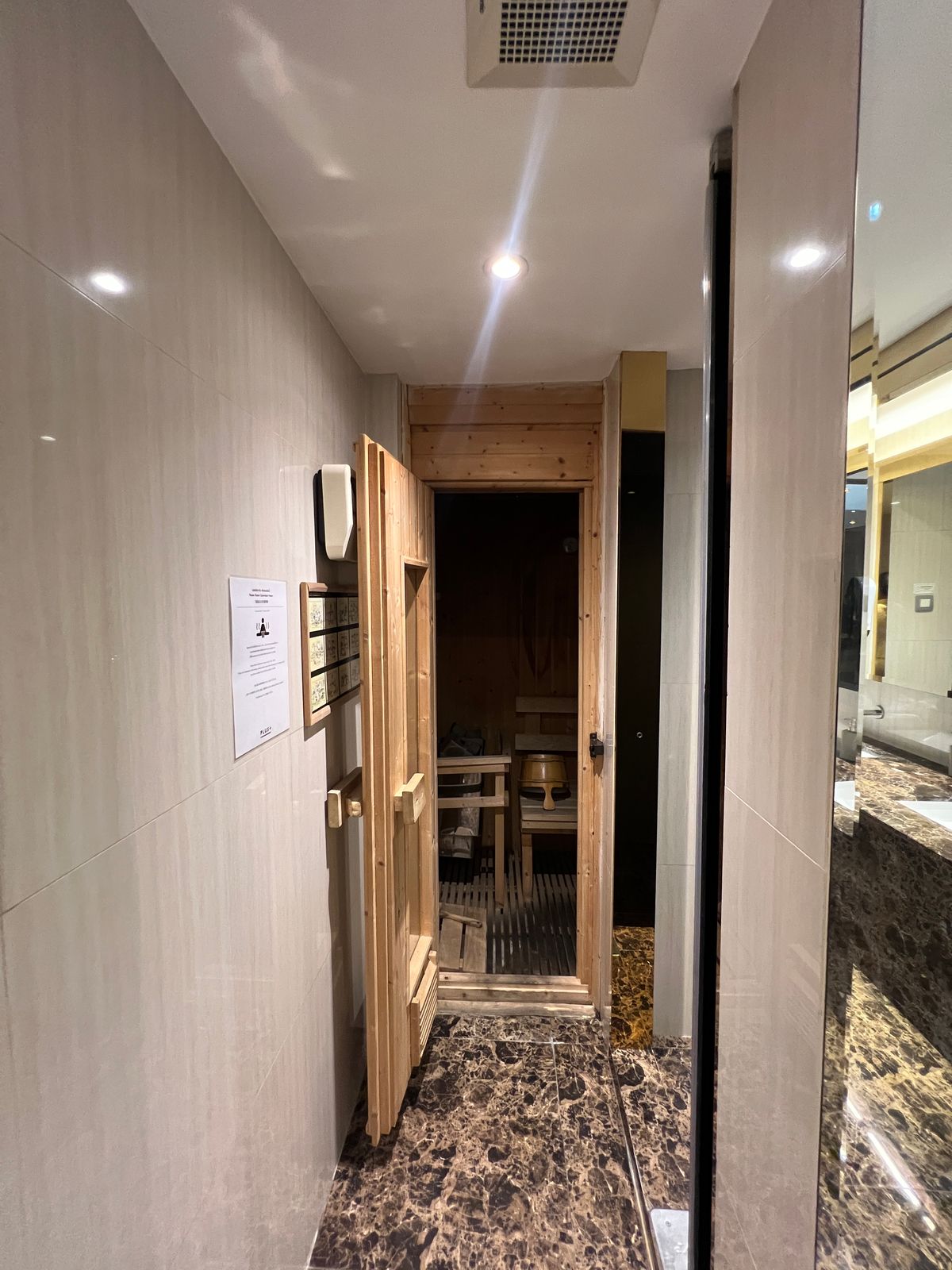 ให้เช่าคอนโดสุขุมวิท อโศก ทองหล่อ : ให้เช่า คอนโด 2 นอน 2 น้ำ ห้องกว้าง สวย วิวดี เฟอร์นิเจอร์ครบ พร้อมอยู่ ใกล้ BTS พร้อมพงษ์