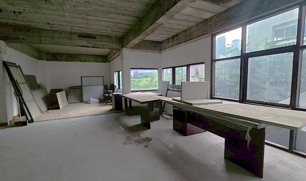 For RentShop HouseWitthayu, Chidlom, Langsuan, Ploenchit : Street-front retail space on Langsuan Road — ideal for all types of businesses ** NO CO-AGENT ** 