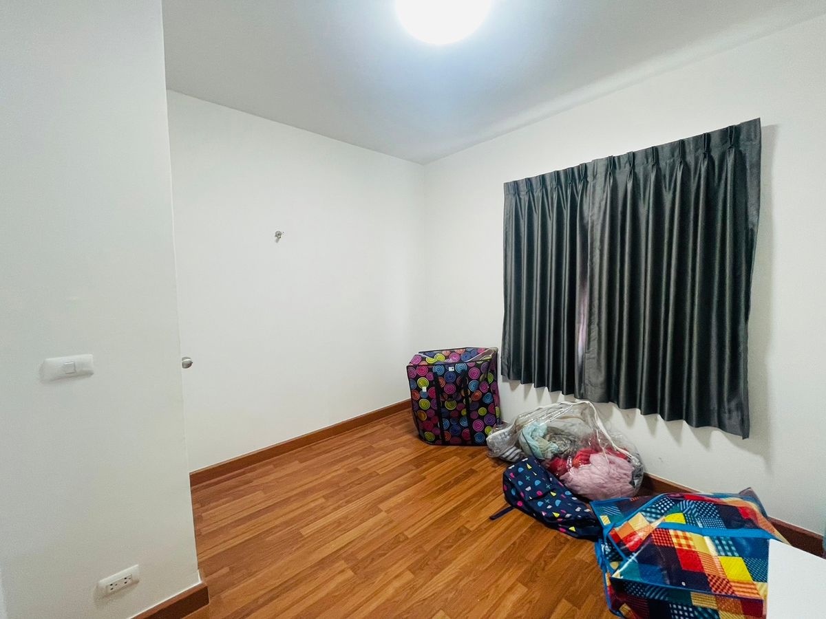 For SaleTownhomePathum Thani,Rangsit, Thammasat : Urgent sale, townhouse, corner house, 4 bedrooms, parking for 2 cars, Lalin Town Village, Lancio Crib Rangsit, Khlong 2.