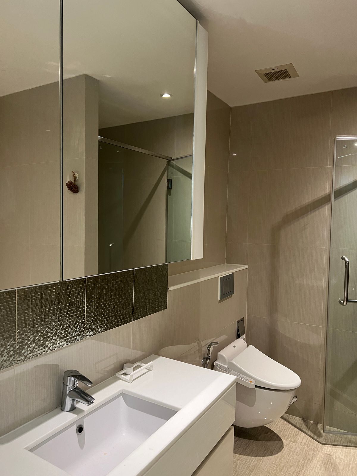 ให้เช่าคอนโดสุขุมวิท อโศก ทองหล่อ : ให้เช่า คอนโด 2 นอน 2 น้ำ ห้องกว้าง สวย วิวดี เฟอร์นิเจอร์ครบ พร้อมอยู่ ใกล้ BTS พร้อมพงษ์